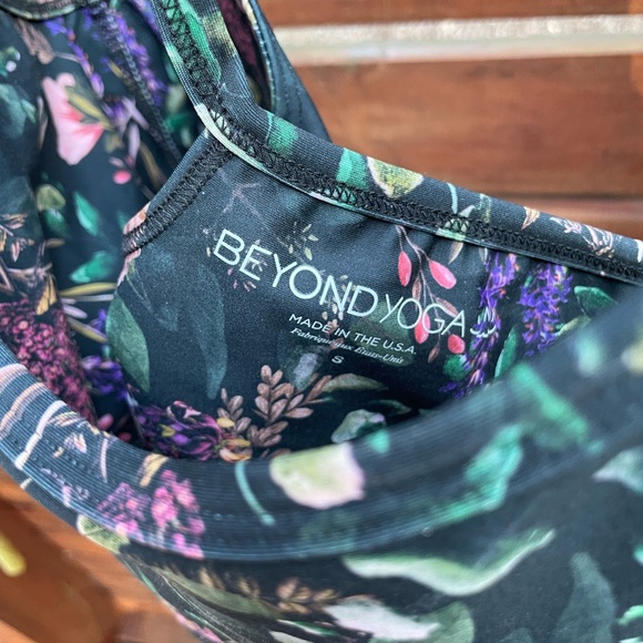 Beyond Yoga Floral Sports Bra and Leggings Set - Green and Purple - Picture 4 of 6